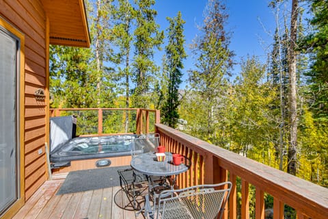 1 Mi to Grand Lake: Family-Friendly Gem w/ Hot Tub House in Grand Lake