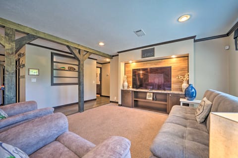 Pet-Friendly Home w/ Deck in Broken Bow! House in Broken Bow