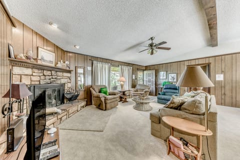 Ruidoso Cabin ~ 2 Mi to Alto Lake! House in Ruidoso