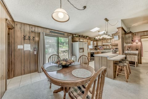 Ruidoso Cabin ~ 2 Mi to Alto Lake! House in Ruidoso