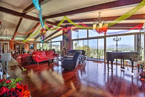 Colorful El Cajon Gem: Deck, Garden & Valley Views House in Casa De Oro-Mount