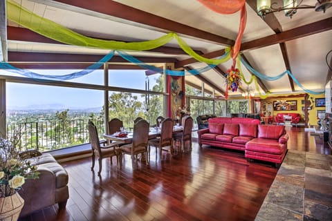 Colorful El Cajon Gem: Deck, Garden & Valley Views House in Casa De Oro-Mount