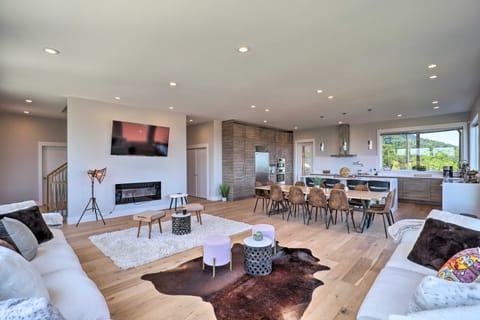 Luxe Asheville Home w/ Stunning Mountain Views! House in Asheville