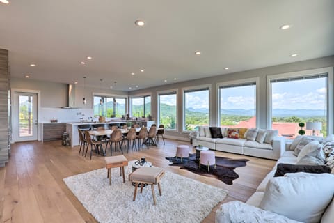 Luxe Asheville Home w/ Stunning Mountain Views! House in Asheville