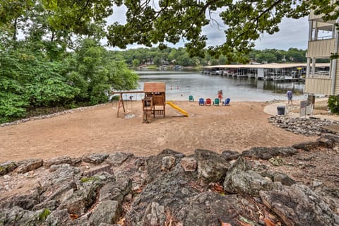 Beach & Pool Access: Lake of the Ozarks Condo! Apartment in Osage Beach