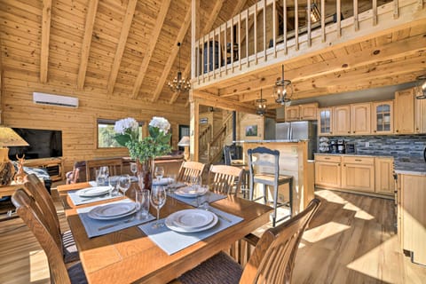 ‘Lazy Beaver Lodge’ Pagosa Cabin w/ Deck, Fire Pit House in Colorado