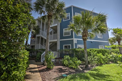 St Augustine Condo w/ Pool Access, Walk to Beach! Apartment in Butler Beach