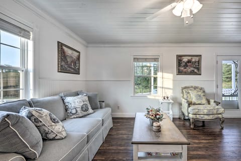 Waterfront Dunlap Cottage: Large Yard + Views Cottage in Tennessee