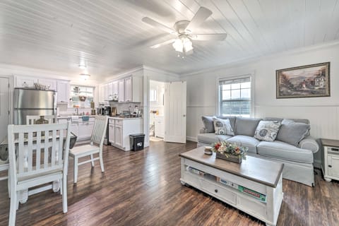 Waterfront Dunlap Cottage: Large Yard + Views Cottage in Tennessee