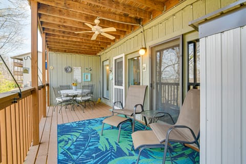 Condo 2 Mi to Silver Dollar City: Relax Fireside! Apartment in Table Rock Lake
