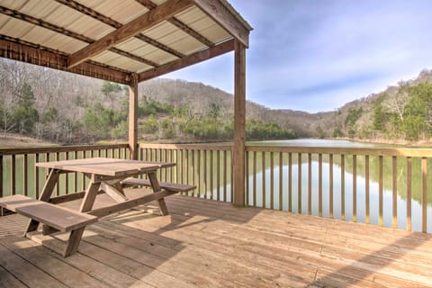 Condo 2 Mi to Silver Dollar City: Relax Fireside! Apartment in Table Rock Lake