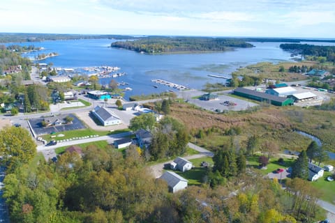 Cozy Cedarville Cottage - Walk to Lake Huron! Cottage in Michigan