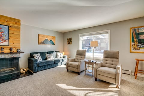 7 Mi to Ski Resort: Dillon Condo w/ Mtn Views Apartment in Dillon