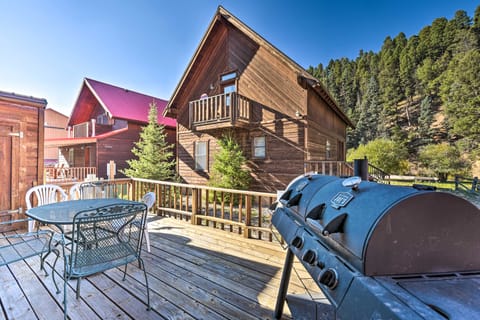 Ski-In/Ski-Out Red River Cabin w/ Mtn Views! House in Red River