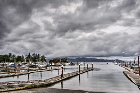 Hammond Home 2 Blocks to Marina & Columbia River! House in Hammond