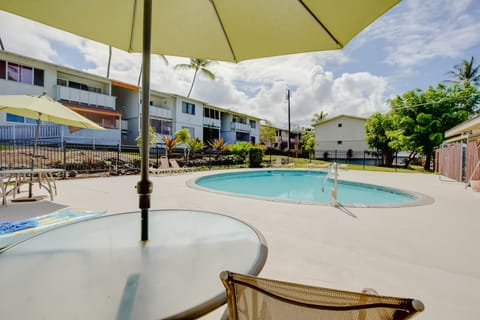 Lanai & Community Pool Access: Sunny Central Condo Apartment in Holualoa