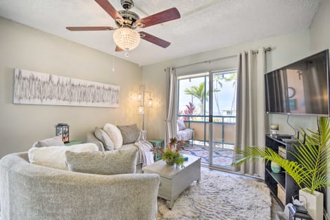 Lanai & Community Pool Access: Sunny Central Condo Apartment in Holualoa