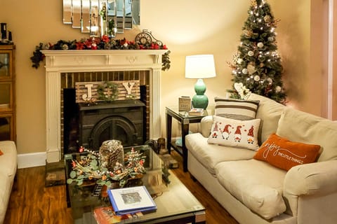 Bonifay Estate with Spring-Fed Swimming Hole! House in Alabama