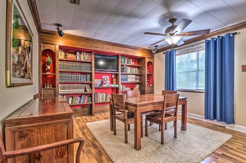 Bonifay Estate with Spring-Fed Swimming Hole! House in Alabama