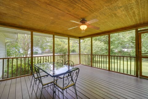 Oak Ridge Retreat w/ Porch < 1 Mi to Downtown House in Oak Ridge