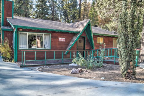 Serene Cabin w/ Hot Tub < 1 Mi to Bear Mountain! House in Big Bear