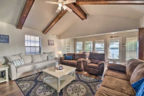 Lakefront Home < 3 Miles to Historic Granbury! House in Granbury