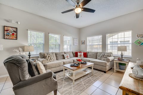 8 Mi to Disney: Villa w/ Screened Pool & Lanai Villa in Kissimmee