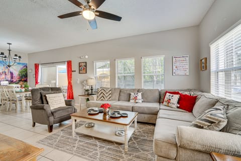 8 Mi to Disney: Villa w/ Screened Pool & Lanai Villa in Kissimmee