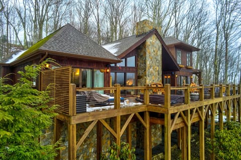 2 Mi to Slopes: Luxe Beech Mtn Cabin w/ Hot Tub House in Beech Mountain