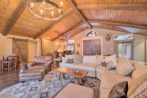 2 Mi to Slopes: Luxe Beech Mtn Cabin w/ Hot Tub House in Beech Mountain