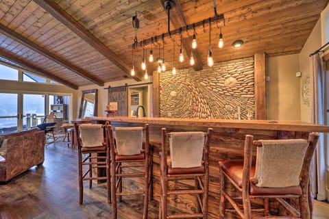 2 Mi to Slopes: Luxe Beech Mtn Cabin w/ Hot Tub House in Beech Mountain