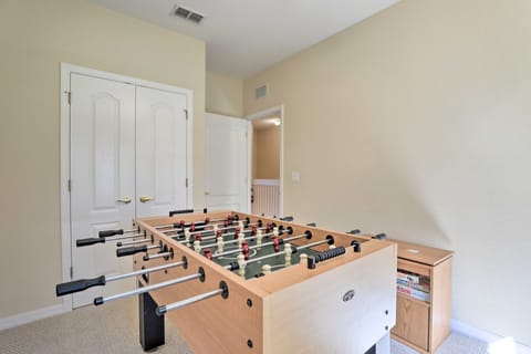 6 Mi to WDW: Family-Friendly Townhome w/ Foosball! Apartment in Kissimmee