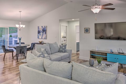 Unique Blue Ridge Haven, 12 Mi to Asheville! House in Buncombe County