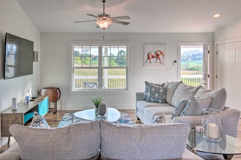 Unique Blue Ridge Haven, 12 Mi to Asheville! House in Buncombe County