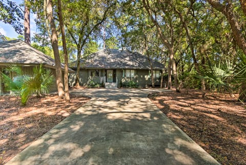 Golf, Dine & Swim: Sleek Palmetto Dunes Home! House in Hilton Head Island