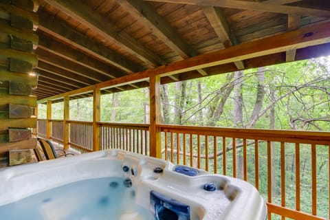 Hot Tub + Pool Table: Secluded Seiverville Cabin House in Gatlinburg