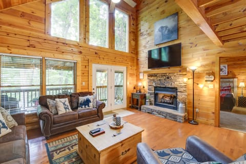 Hot Tub + Pool Table: Secluded Seiverville Cabin House in Gatlinburg
