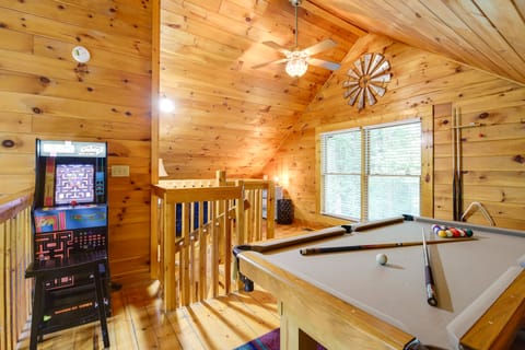 Hot Tub + Pool Table: Secluded Seiverville Cabin House in Gatlinburg