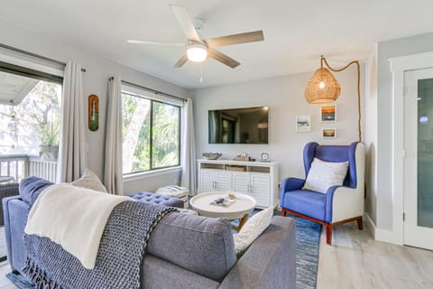 Walk to Coligny Beach: Tropical Hilton Head Condo Apartment in Hilton Head Island