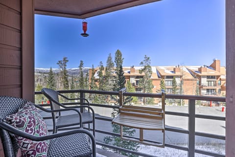 Condo w/ Balcony & Fireplace in Silverthorne! Apartment in Wildernest