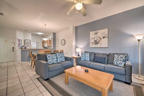 8 Mi to Disney: Lake Berkley Retreat w/ Patio! Apartment in Kissimmee