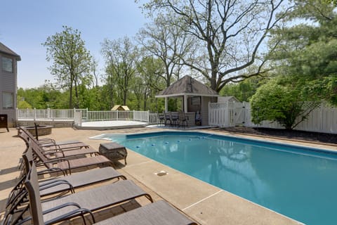 Spacious Refuge w/ Private Pool & Outdoor Bar! House in Lake Erie