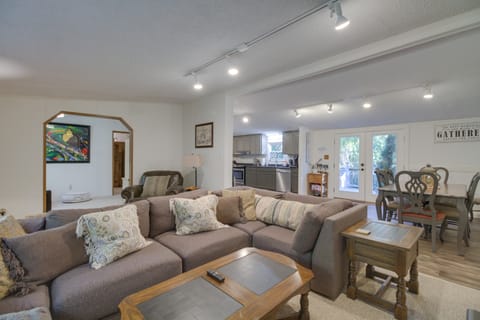 Spacious Home: 10 Miles to Wintergreen Resort! House in Nellysford