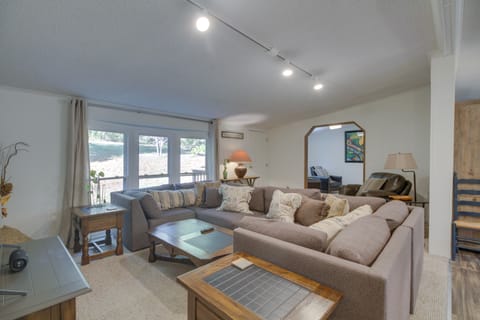 Spacious Home: 10 Miles to Wintergreen Resort! House in Nellysford