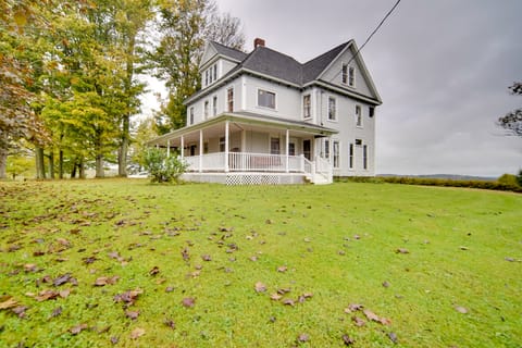 Historic Victorian Farmhouse w/ Porch & Views! House in Allegheny River