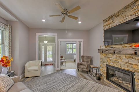 < 1 Mi to Dtwn Ludington: Bright Lower-Level Unit Apartment in Ludington