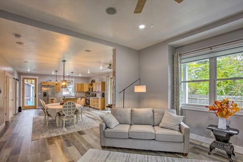 < 1 Mi to Dtwn Ludington: Bright Lower-Level Unit Apartment in Ludington