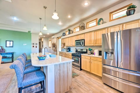 'Doc's Retreat' in Ruidoso Downs w/ Mtn Views House in Ruidoso