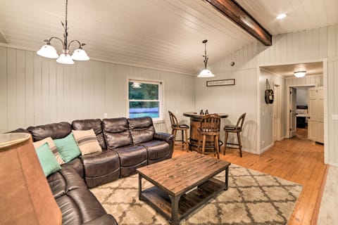 Private Dock & Lake Access: Benton Family Home House in Lake Barkley