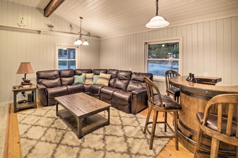 Private Dock & Lake Access: Benton Family Home House in Lake Barkley